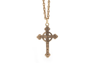 Lot 624 - CROSS PENDANT ON CHAIN