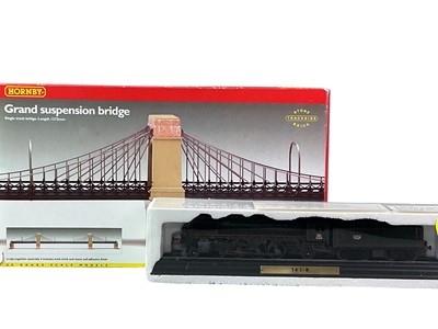 Lot 51 - COLLECTION OF MODEL TRAINS AND CARRIAGES