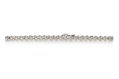 Lot 673 - DIAMOND TENNIS BRACELET