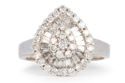 Lot 677 - DIAMOND CLUSTER RING