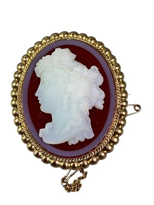 Lot 115 - HARDSTONE CAMEO