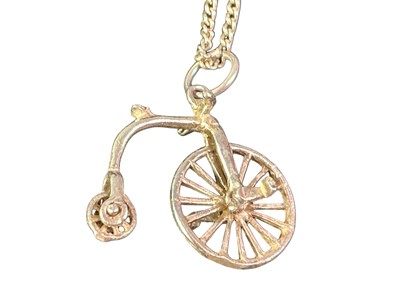 Lot 370 - SMALL GROUP OF SILVER JEWELLERY