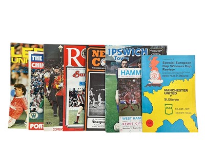 Lot 441 - GROUP OF FOOTBALL RELATED BOOKS, MAGAZINES AND ANNUALS
