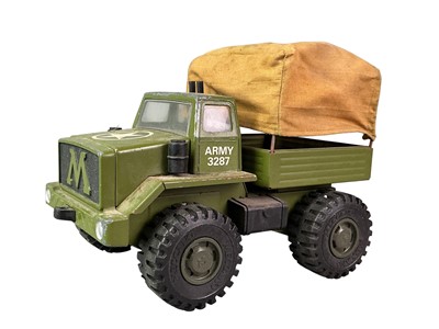 Lot 443 - GROUP OF MODEL MILITARY VEHICLES