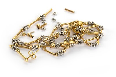Lot 670 - CONTEMPORARY NECKLACE