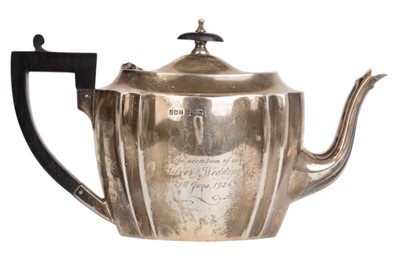 Lot 906 - GEORGE V SILVER TEAPOT