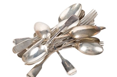 Lot 911 - LARGE GROUP OF SILVER FLATWARE