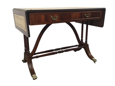 Lot 539 - REPRODUCTION DROP LEAF SOFA TABLE