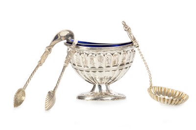 Lot 947 - EDWARDIAN SILVER TABLE SALT DISH