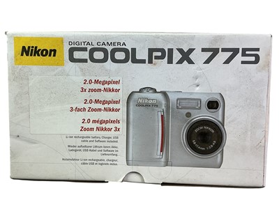 Lot 685 - LARGE SELECTION OF PHOTOGRAPHIC EQUIPMENT