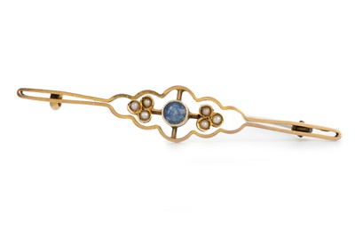 Lot 719 - EDWARDIAN AQUAMARINE AND PEARL BAR BROOCH
