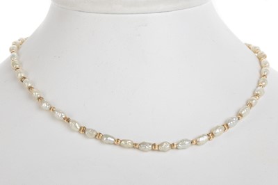 Lot 731 - PEARL AND GOLD NECKLACE