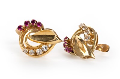 Lot 734 - PAIR OF GEMSTONE AND GOLD EARRINGS