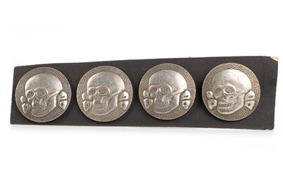 Lot 52 - SET OF FOUR WWII GERMAN UNIFORM BUTTONS