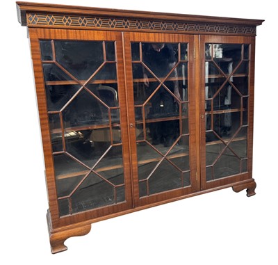 Lot 579 - MAHOGANY BOOKCASE
