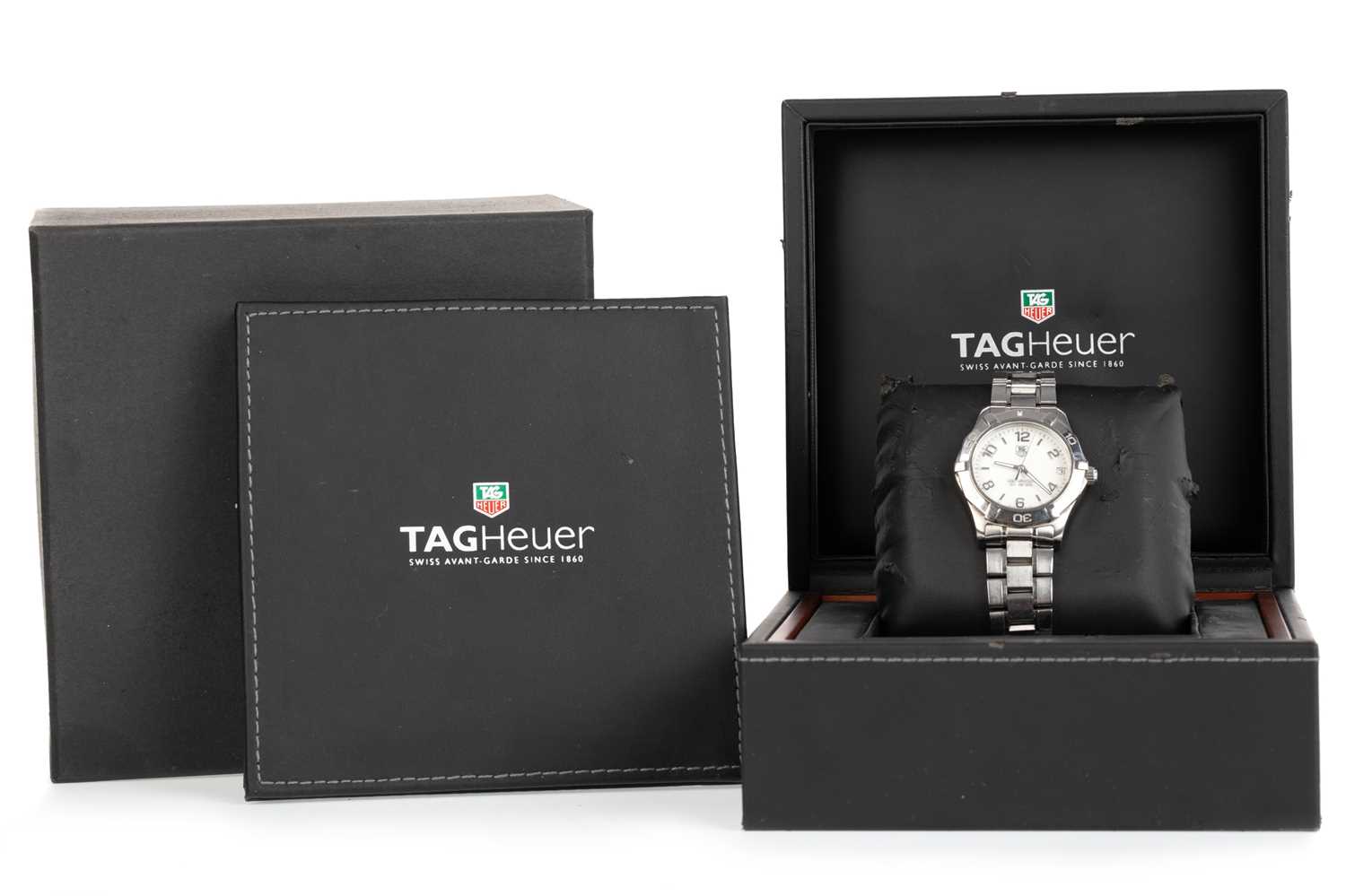 Lot 885 - TAG HEUER AQUARACER