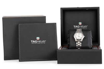 Lot 885 - TAG HEUER AQUARACER