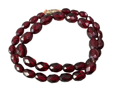 Lot 495 - AMBER COLOURED BEAD NECKLACE