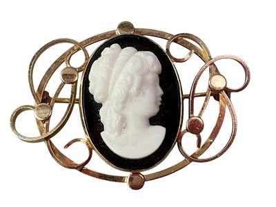 Lot 711 - CAMEO BROOCH AND PAIR OF EARRINGS