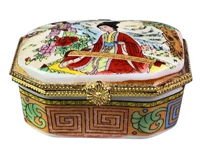 Lot 14 - GROUP OF PILL BOXES