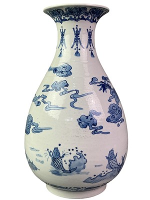 Lot 16 - CHINESE BLUE AND WHITE VASE