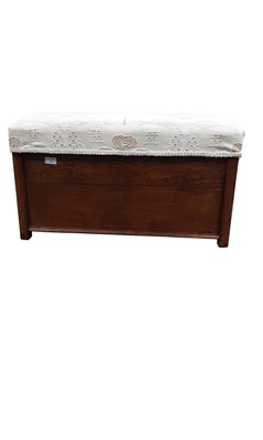 Lot 25 - ARTS & CRAFTS OAK OTTOMAN
