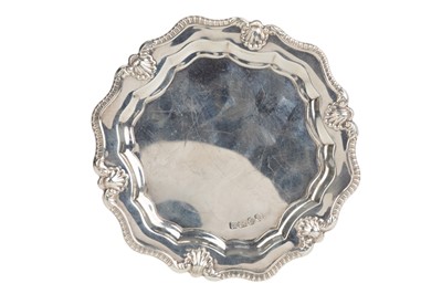 Lot 946 - ELIZABETH II SILVER CARD TRAY