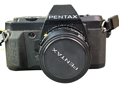 Lot 65 - COLLECTION OF CAMERAS AND ACCESSORIES