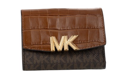 Lot 451 - MICHAEL KORS 'KARLIE' WALLET