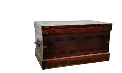Lot 100 - STORAGE BOX