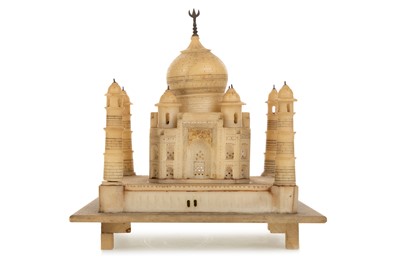 Lot 1244 - ALABASTER TABLE LIGHT
