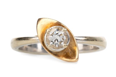 Lot 406 - DIAMOND SOLITAIRE RING