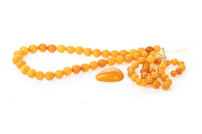 Lot 426 - BUTTERSCOTCH AMBER NECKLACE