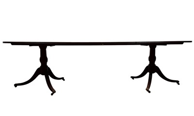 Lot 107 - REPRODUCTION MAHOGANY EXTENDING DINING TABLE