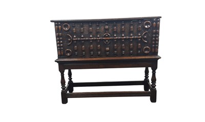 Lot 109 - STAINED OAK STORAGE CHEST