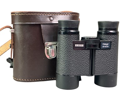 Lot 124 - SMALL COLLECTION OF CAMERAS AND BINOCULARS