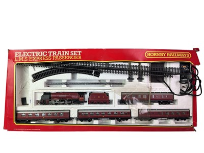 Lot 268 - HORNBY ELECTRIC TRAIN SET