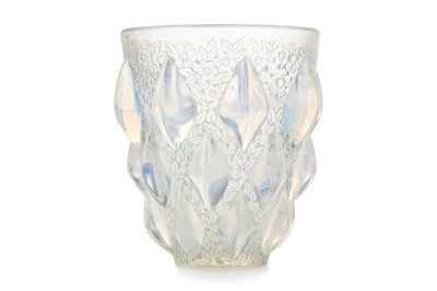 Lot 504 - RENE LALIQUE GLASS VASE