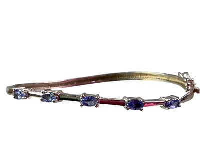 Lot 231 - TANZANITE BANGLE