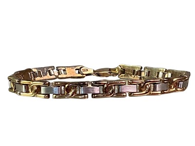 Lot 393 - GOLD BRACELET