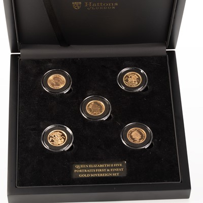 Lot 16 - THE QUEEN ELIZABETH II FIVE PORTRAITS FIRST AND FINEST GOLD SOVEREIGN SET
