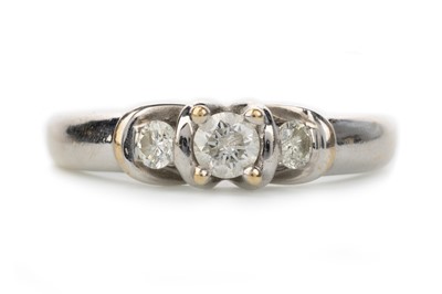 Lot 443 - DIAMOND THREE STONE RING