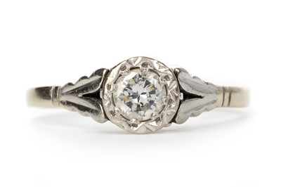 Lot 480 - DIAMOND SOLITAIRE RING