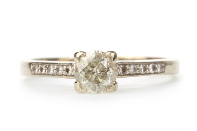 Lot 512 - DIAMOND DRESS RING