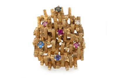 Lot 528 - GEM SET DRESS RING