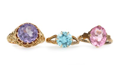 Lot 534 - THREE GOLD DRESS RINGS