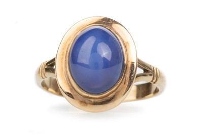 Lot 588 - STAR SAPPHIRE RING