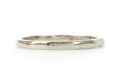 Lot 594 - WEDDING BAND
