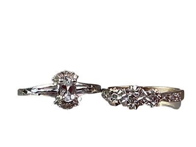 Lot 457 - DIAMOND THREE STONE RING