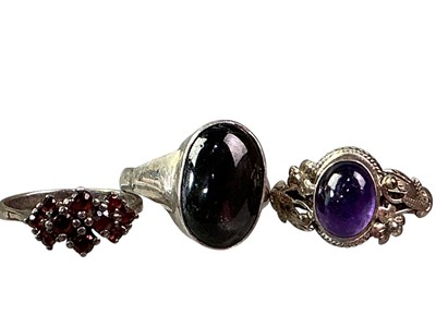 Lot 468 - GROUP OF SILVER AND OTHER RINGS